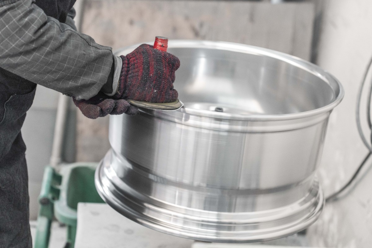 Edge Deburring & Rim Flange Sanding