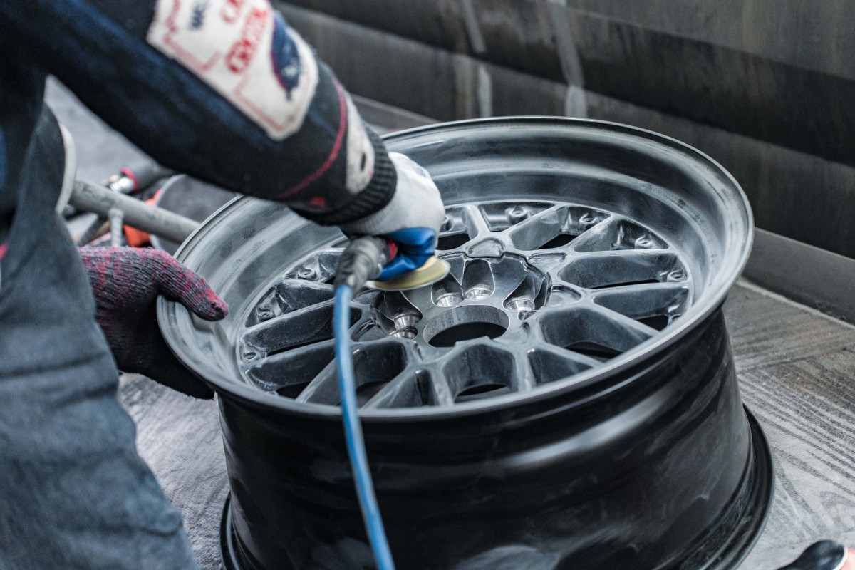 Precision Detail Sanding & Spoke Window Deburring