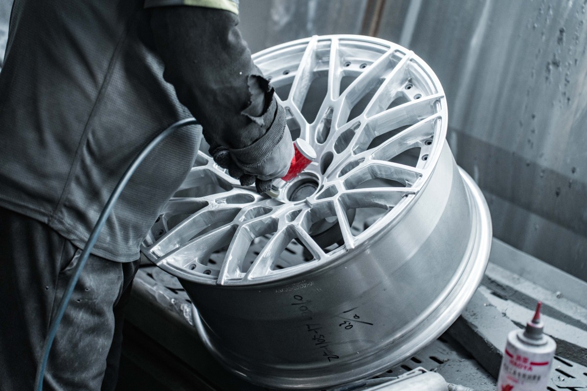 Center Bore & Multi-Spoke Precision Hand Sanding